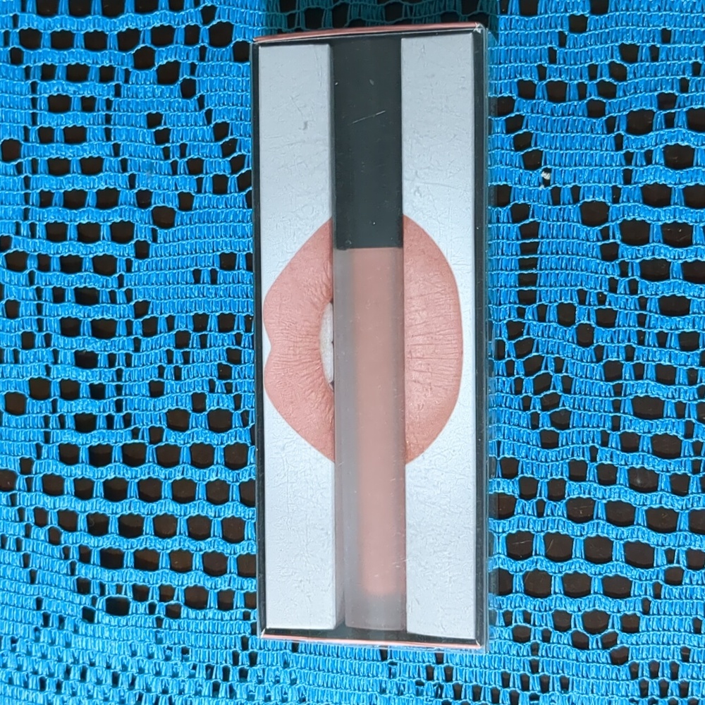 New in Box Huda Beauty Liquid Matte Lipgloss "Crush" shade